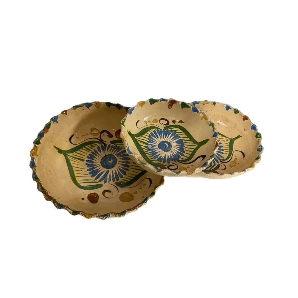 Vintage Folk Art Clay Mexican Tlaquepaque Pottery Scalloped Nesting Bowl Set